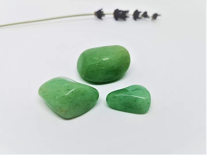 Denna sten främjar välstånd och tillväxt i relationer. Den anses också vara en sten för lycka och tur i kärlek
och vänskap.