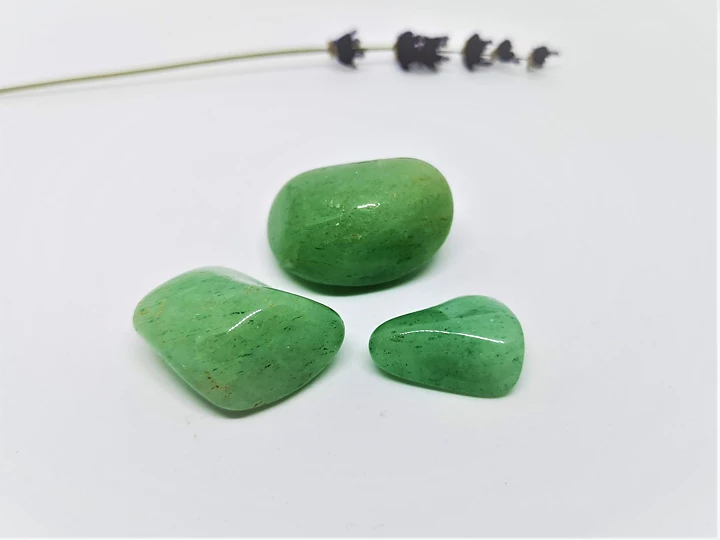 Denna sten främjar välstånd och tillväxt i relationer. Den anses också vara en sten för lycka och tur i kärlek
och vänskap.