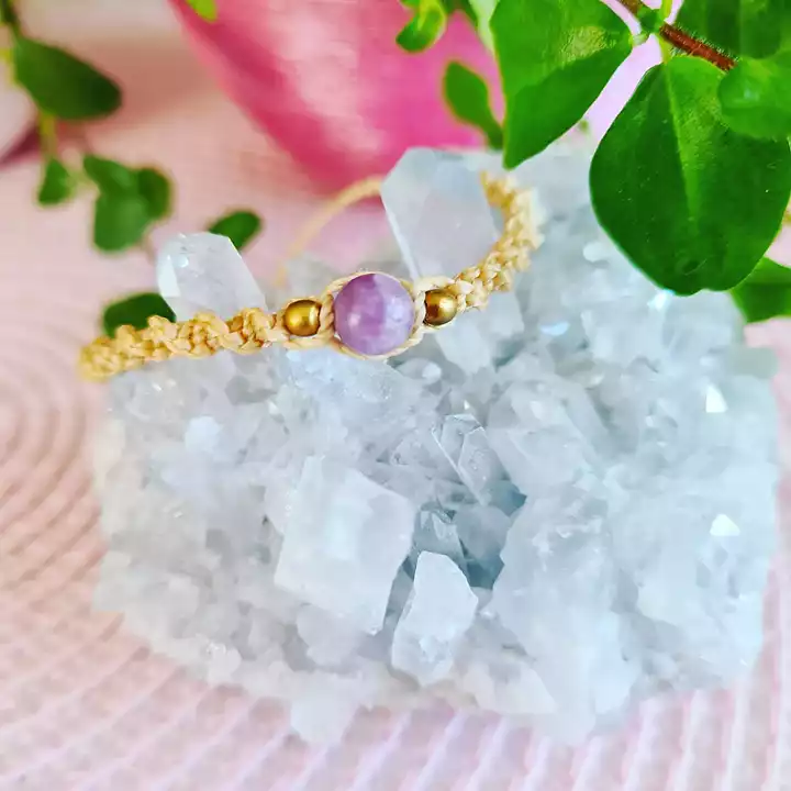 Kristallarmband att påminna och förstärka intentioner och handlingar.